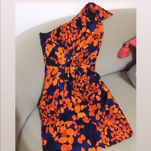 $8 selection 💫Gorgeous fully lined Milly dress